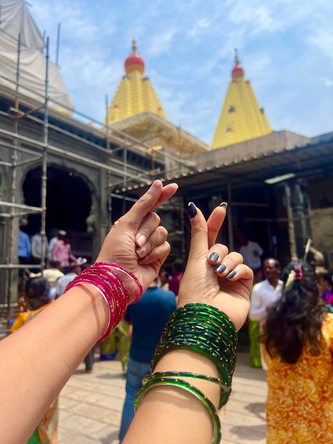 Actress Vasanthi krishnan at Kolhapur Mahalakshmi temple