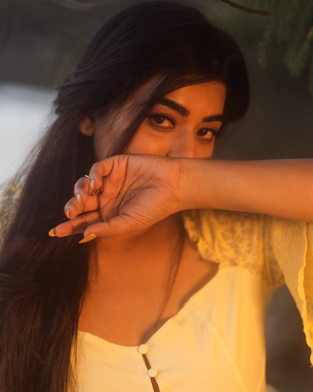 Actress Yamini bhaskar latest photos