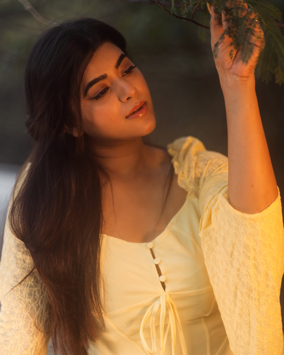 Actress Yamini bhaskar latest photos