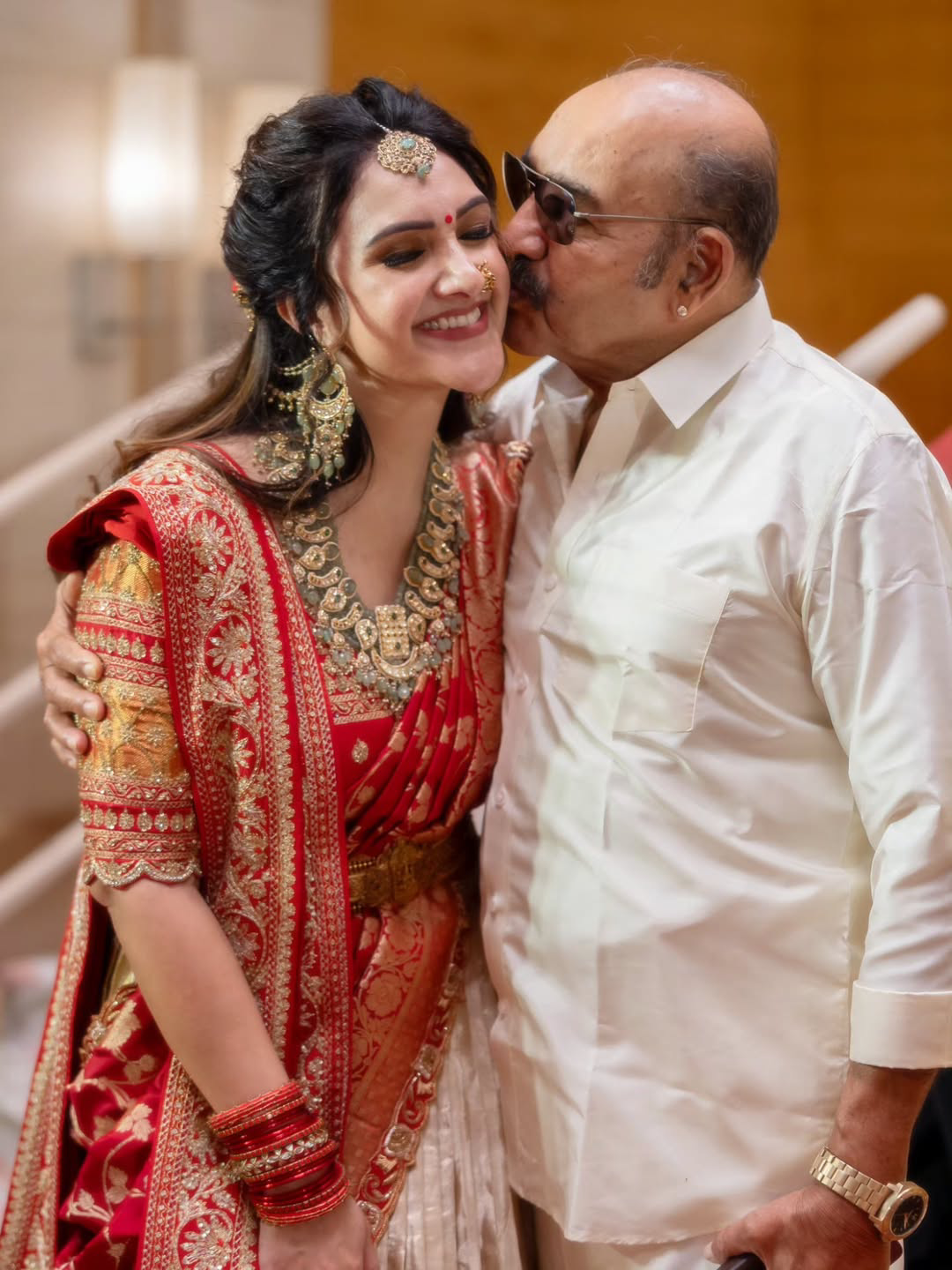 Actress sridevi vijaykumar with her father vijay kumar photos viral
