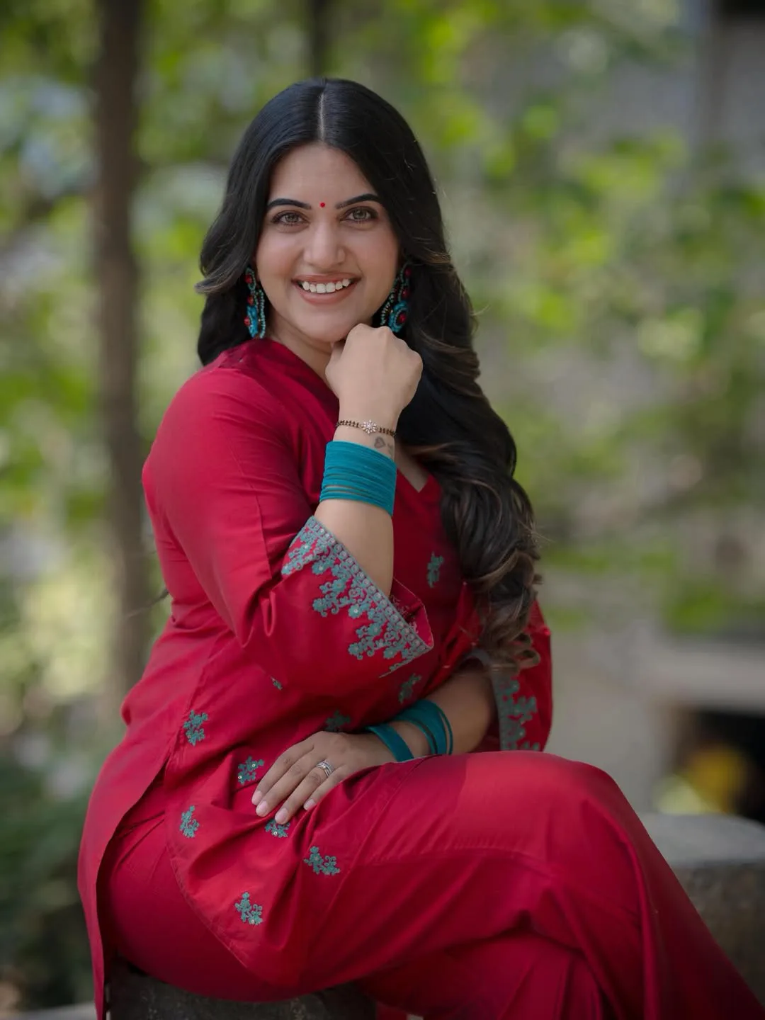 Anchor Sravanthi chokkarapu stunning looks in red dress