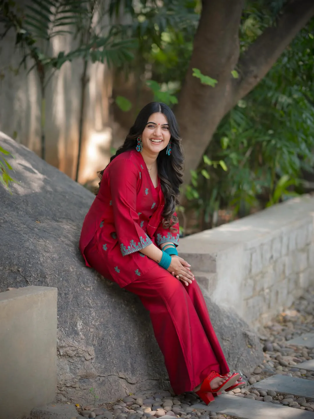 Anchor Sravanthi chokkarapu stunning looks in red dress