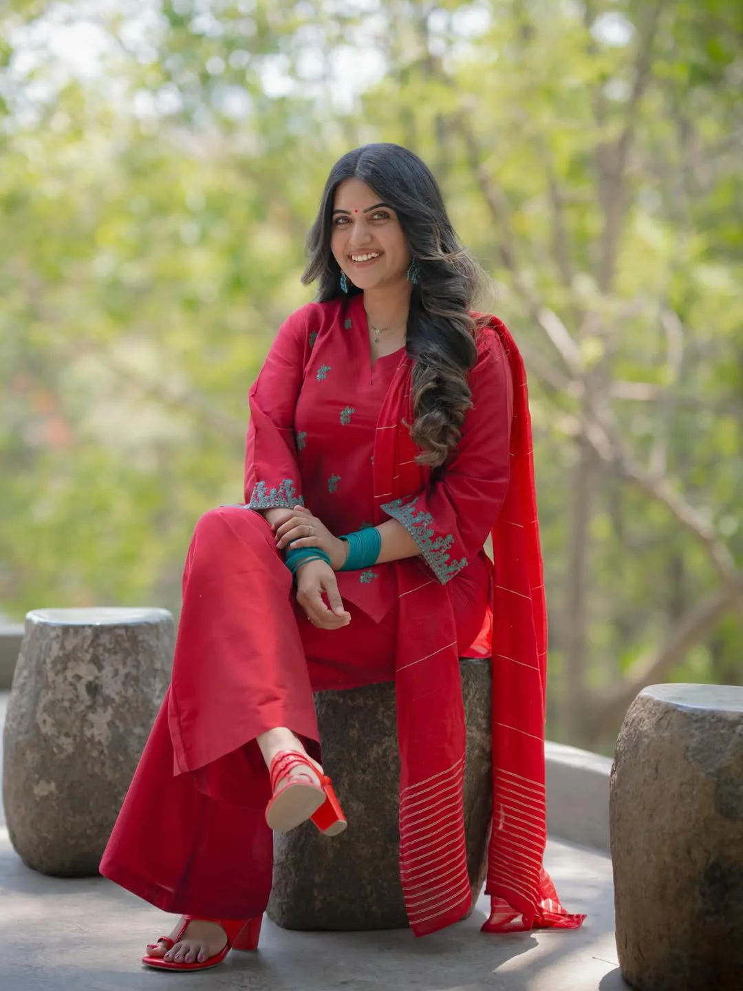 Anchor Sravanthi chokkarapu stunning looks in red dress