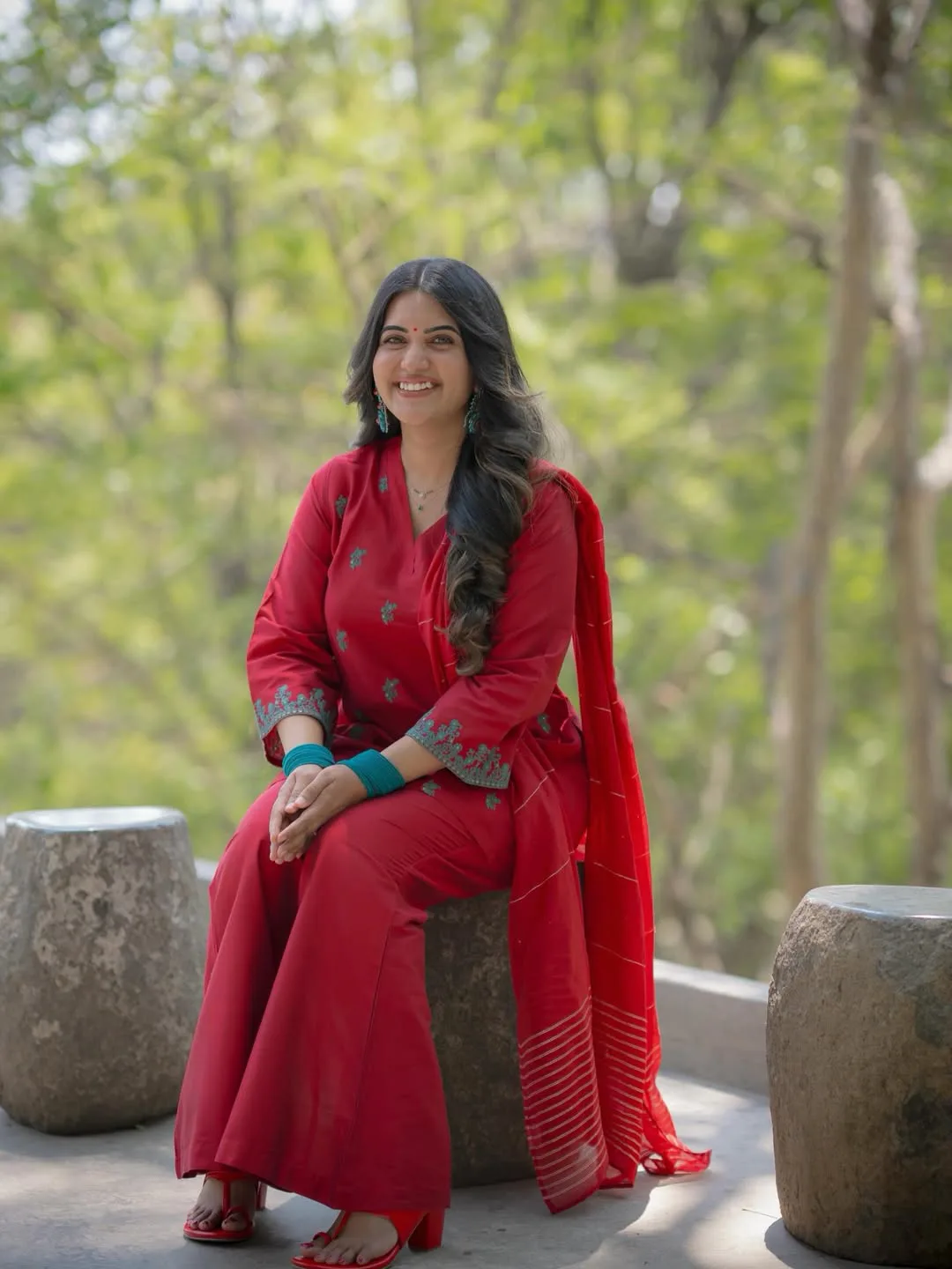 Anchor Sravanthi chokkarapu stunning looks in red dress