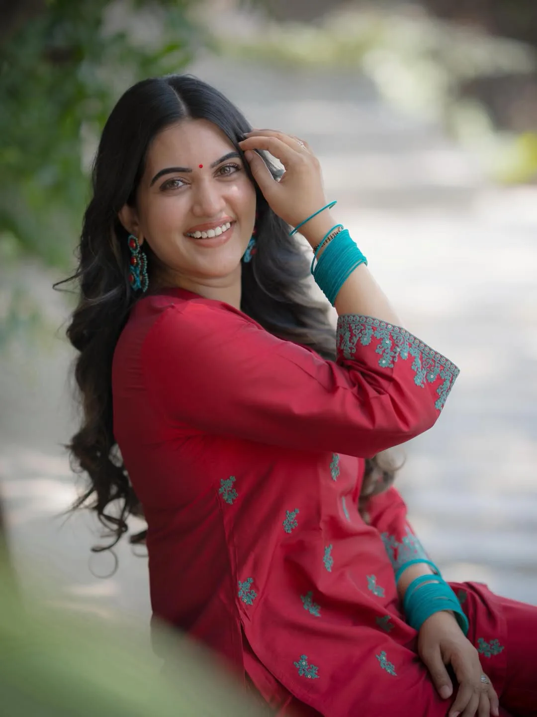 Anchor Sravanthi chokkarapu stunning looks in red dress
