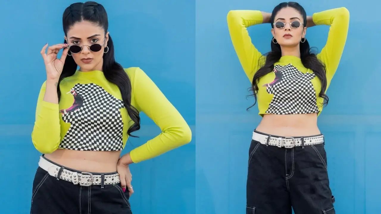 Anchor sreemukhi stunning looks goes viral on social media