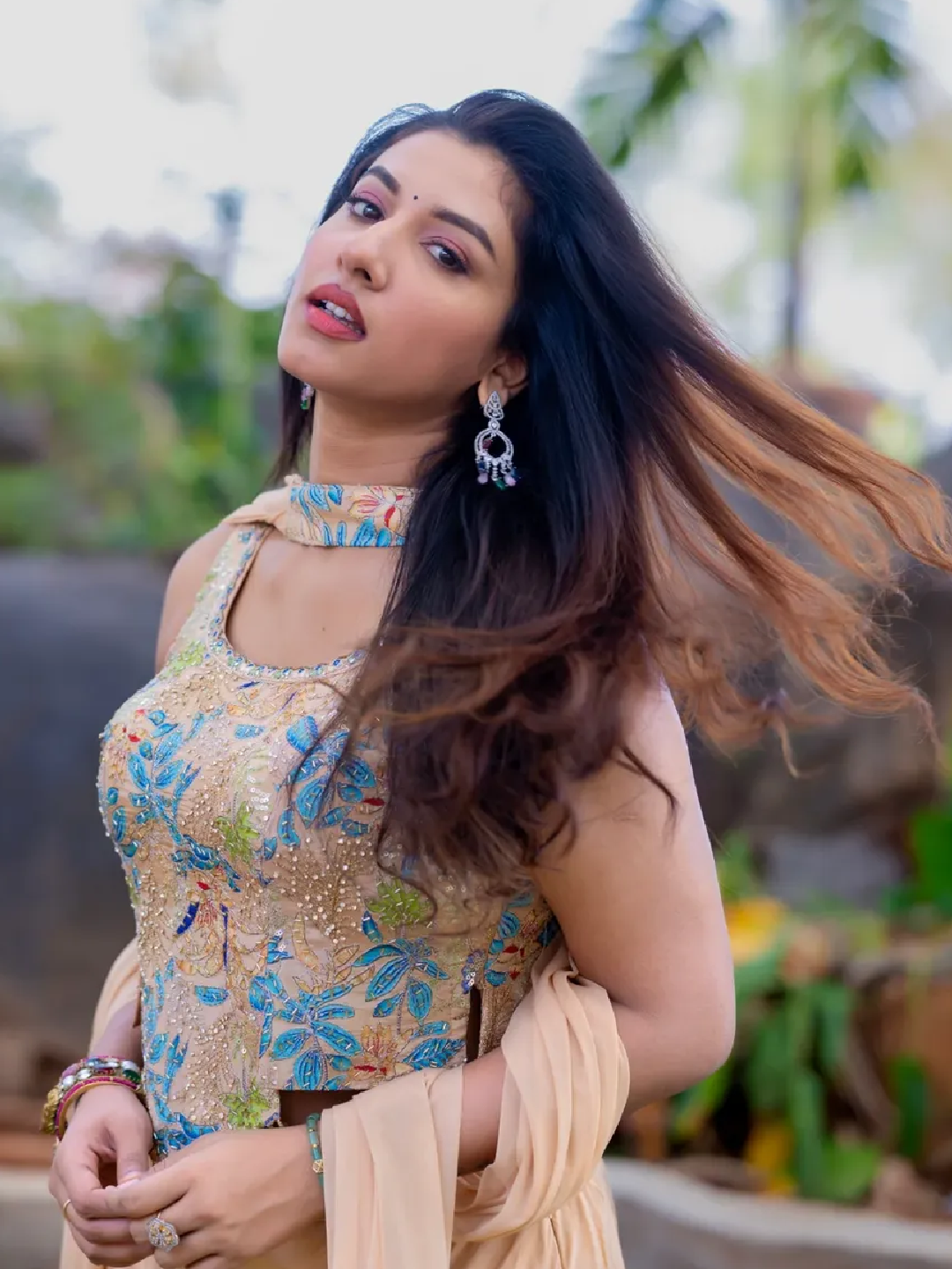 Anchor vishnu priya cute photos viral