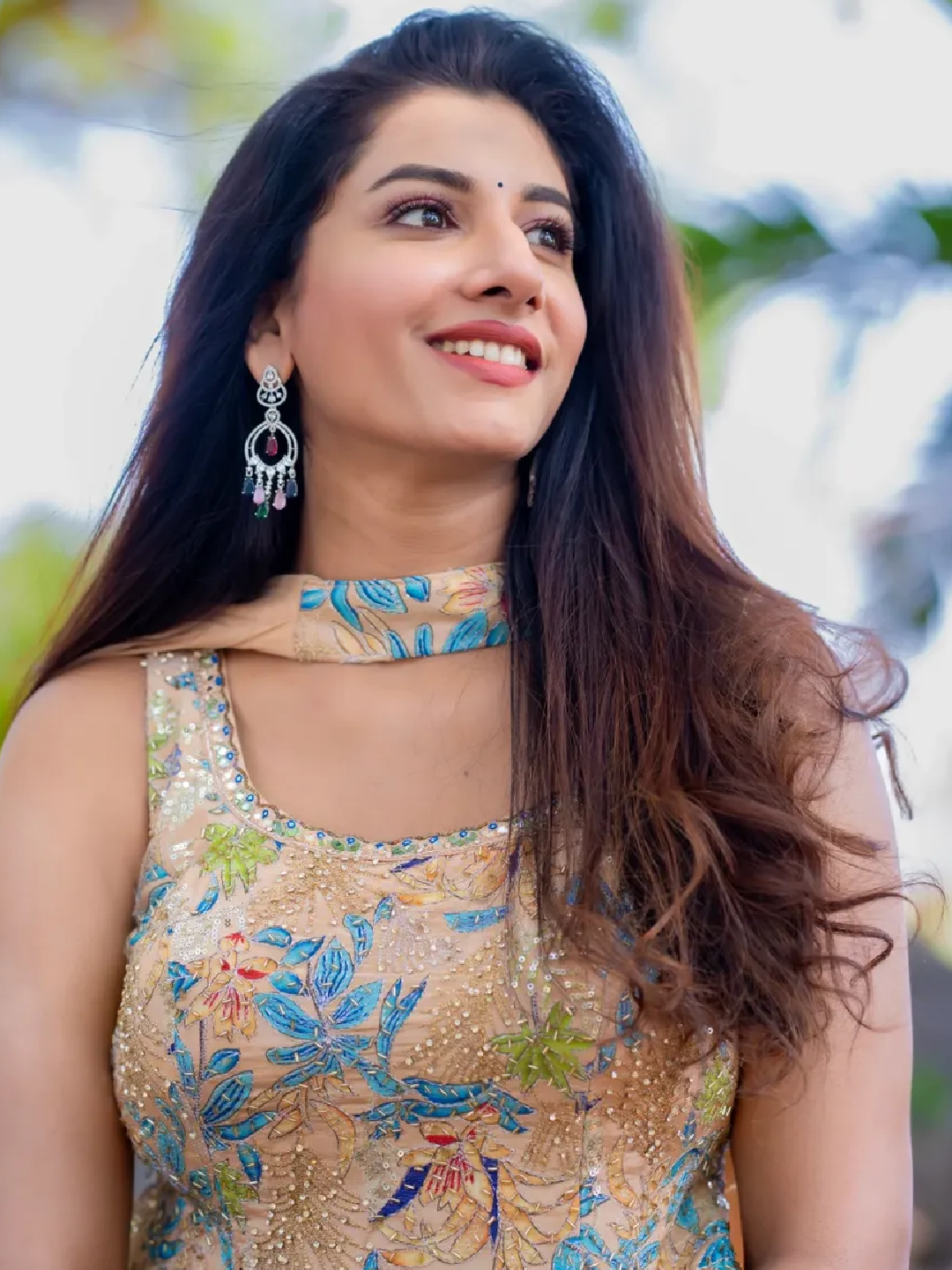 Anchor vishnu priya cute photos viral