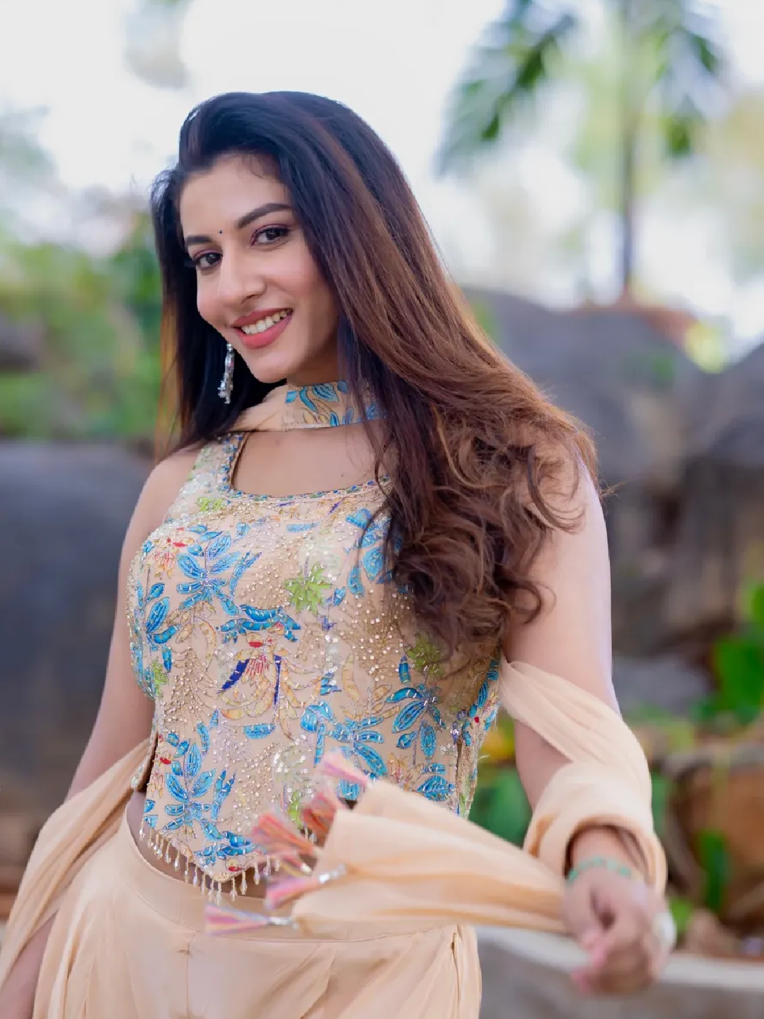Anchor vishnu priya cute photos viral