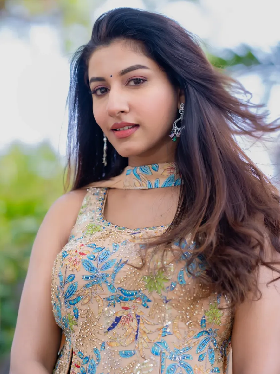 Anchor vishnu priya cute photos viral