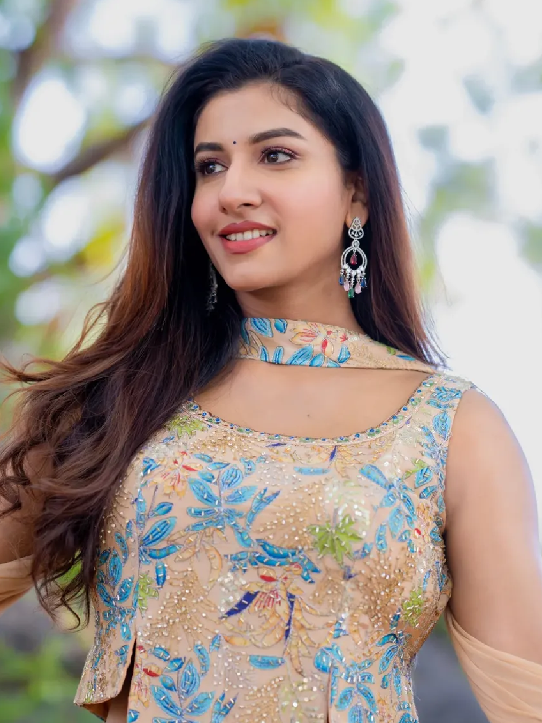 Anchor vishnu priya cute photos viral