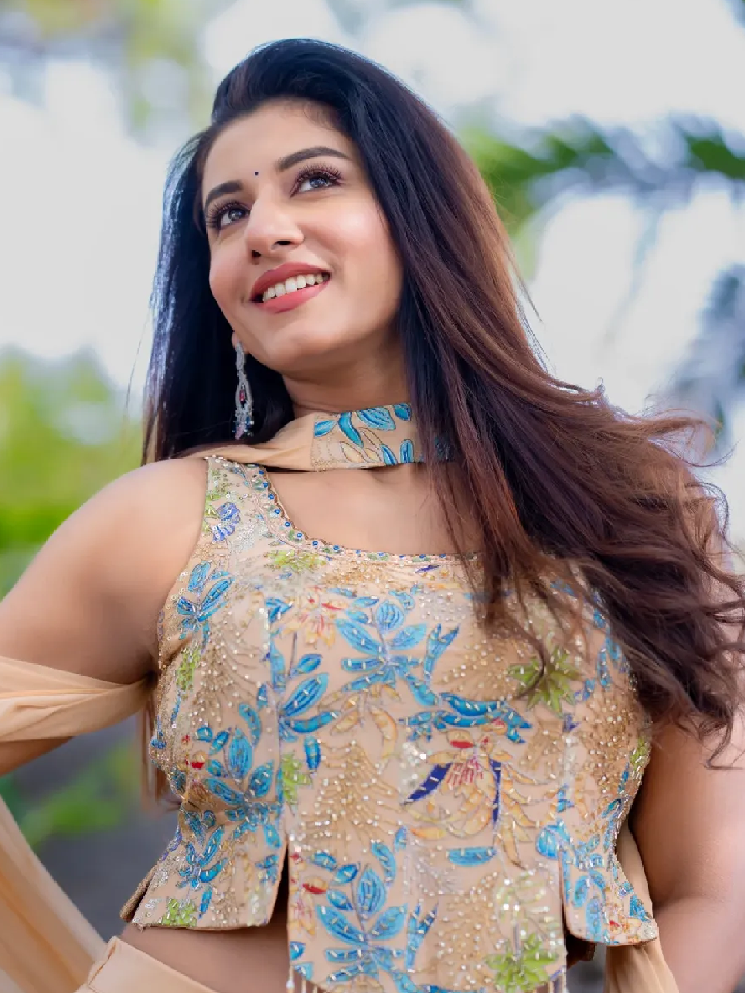 Anchor vishnu priya cute photos viral