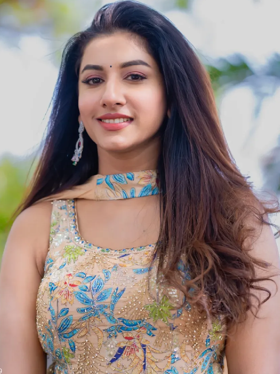 Anchor vishnu priya cute photos viral