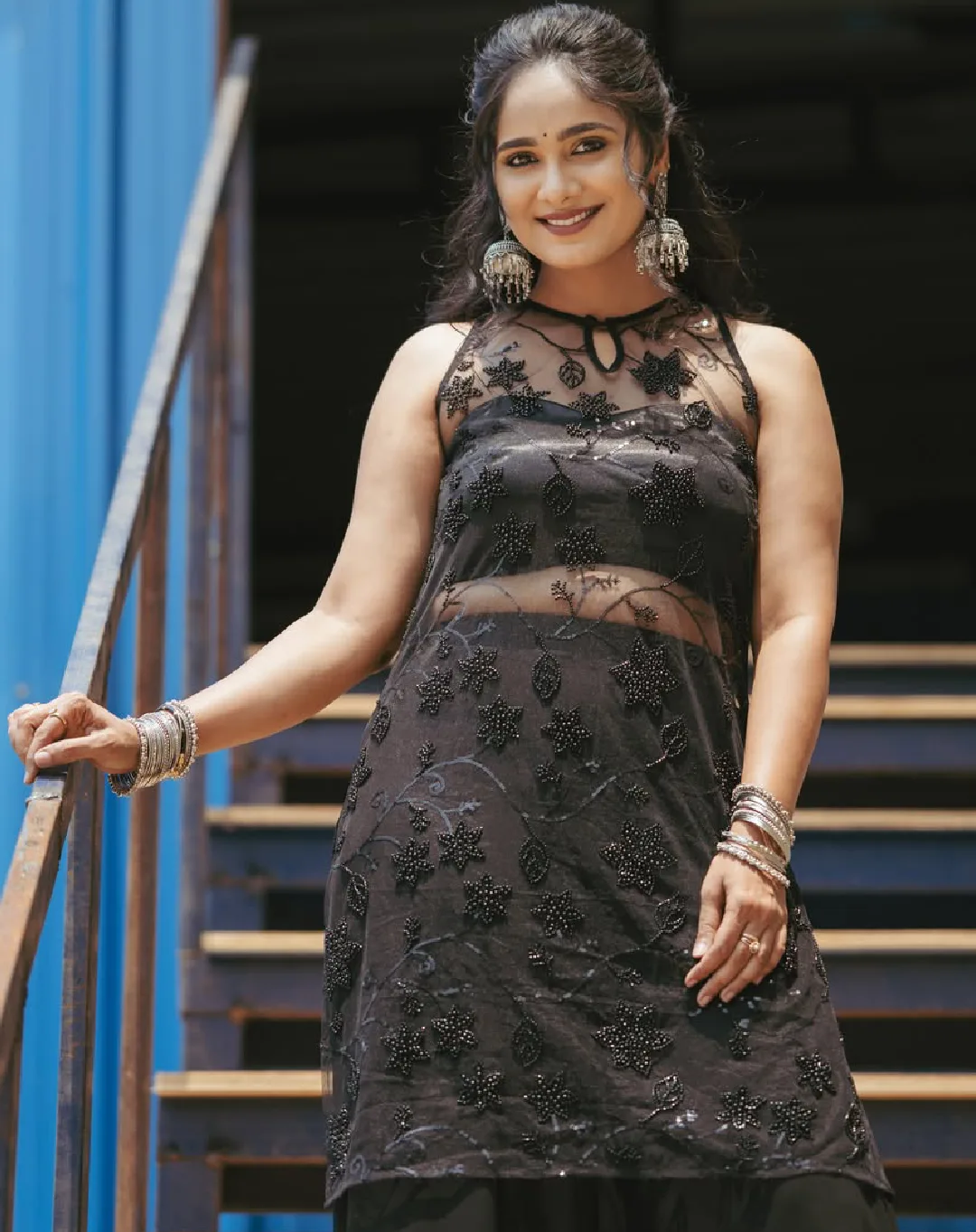 Bigg boss fame amardeep wife tejaswini gowda standing photos