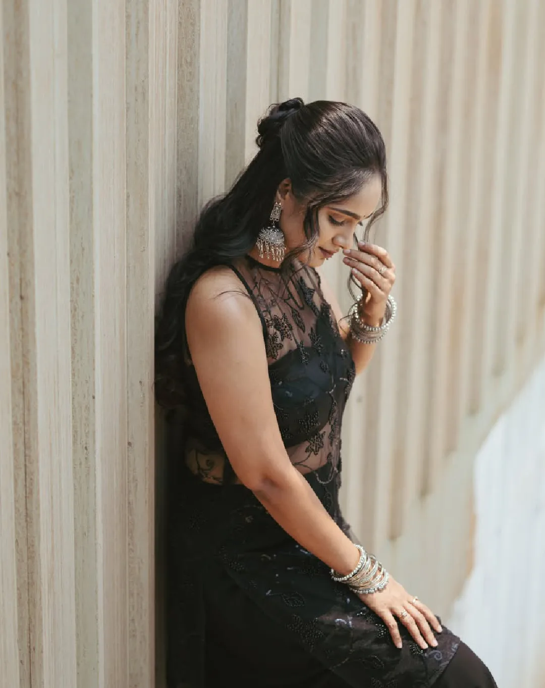 Bigg boss fame amardeep wife tejaswini gowda standing photos
