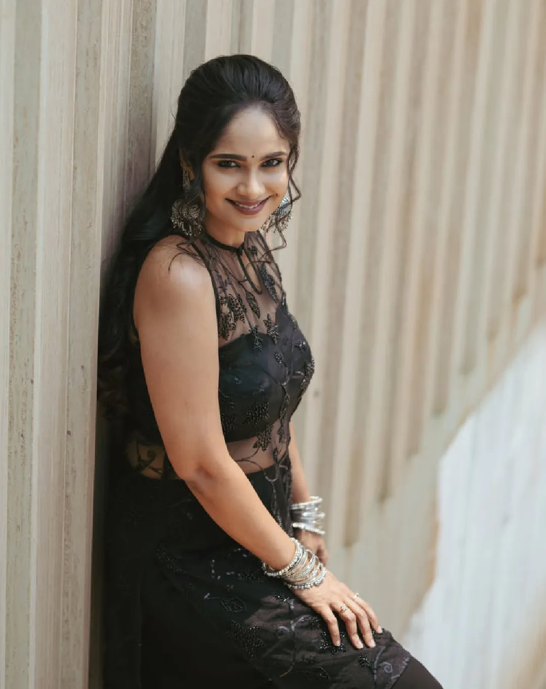 Bigg boss fame amardeep wife tejaswini gowda standing photos