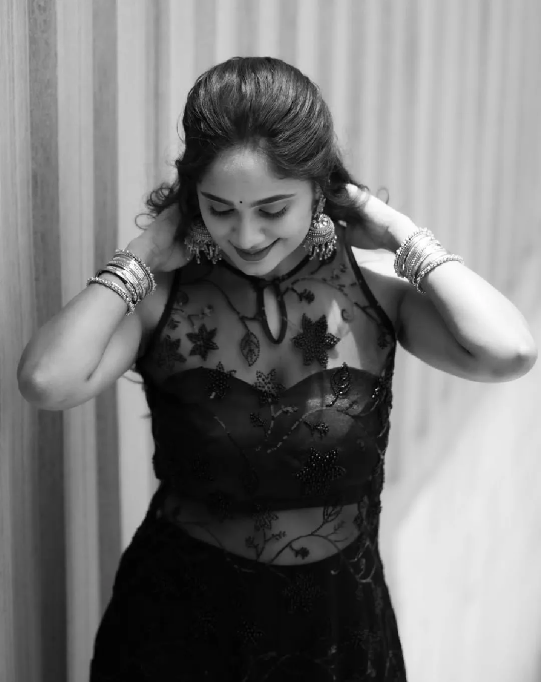 Bigg boss fame amardeep wife tejaswini gowda standing photos