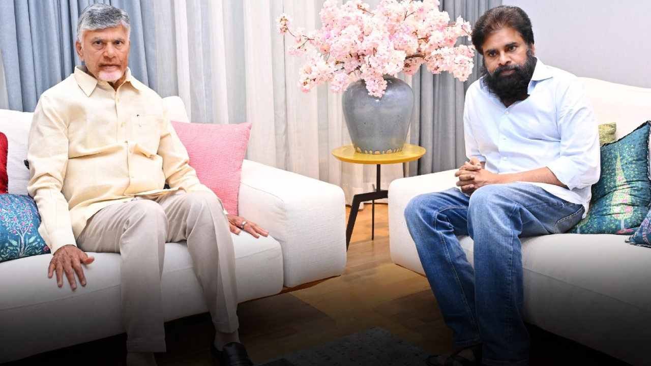 Chandrababu Naidu : డిప్యూటీ సీఎం పవన్ కల్యాణ్ ఇంటికి వెళ్లిన సీఎం చంద్రబాబు.. ఏపీలో తాజా పరిణామాలపై చర్చ