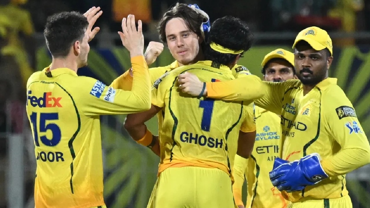 CSK : సీజ‌న్ మ‌ధ్య‌లో సీఎస్‌కేకు భారీ షాక్..