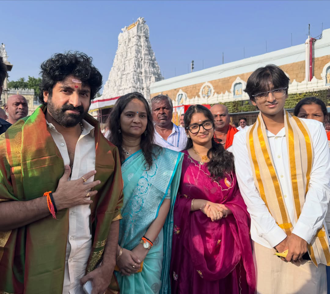 Choreographer Sekhar Master visited Tirumala along with his family (1)