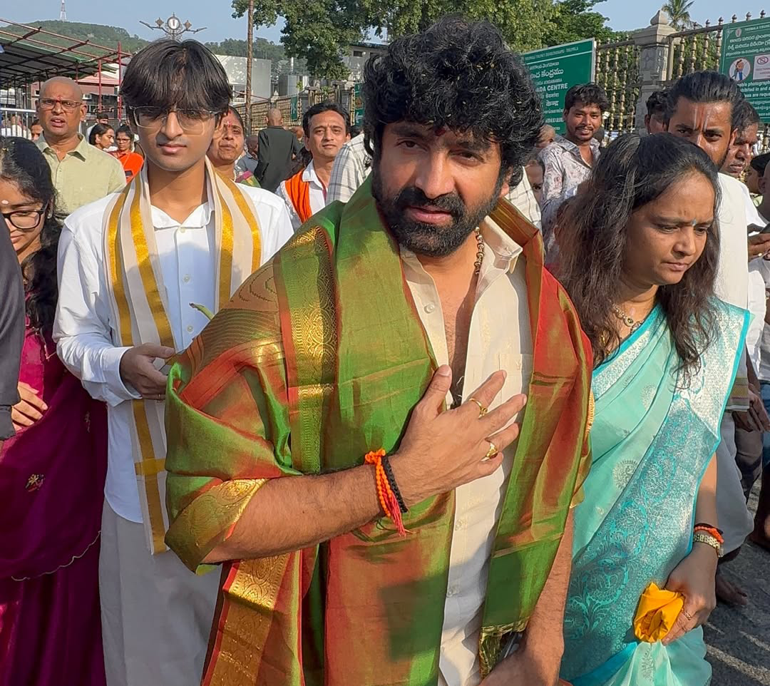 Choreographer Sekhar Master visited Tirumala along with his family (1)