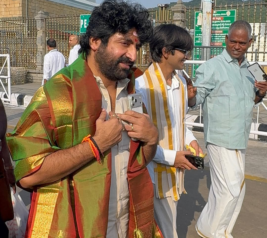Choreographer Sekhar Master visited Tirumala along with his family (1)