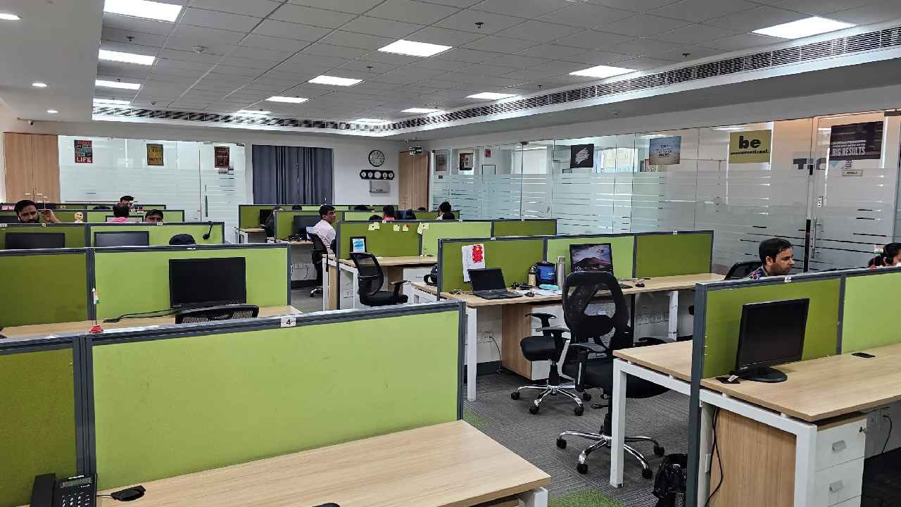 Corporate Majdoor Janata Party: దేశంలో మరో కొత్త పార్టీ.. కాక్రోచ్ జనతా పార్టీ టైప్ లో.. ఇది కార్పొరేట్ మజ్దూర్.. దీనిలో చేరాలంటే..