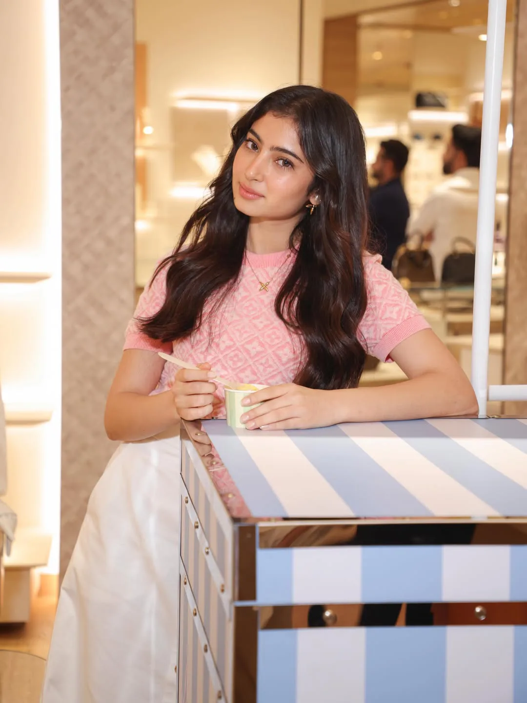Dhurandhar heroine Sara Arjun looks cute while eating ice cream