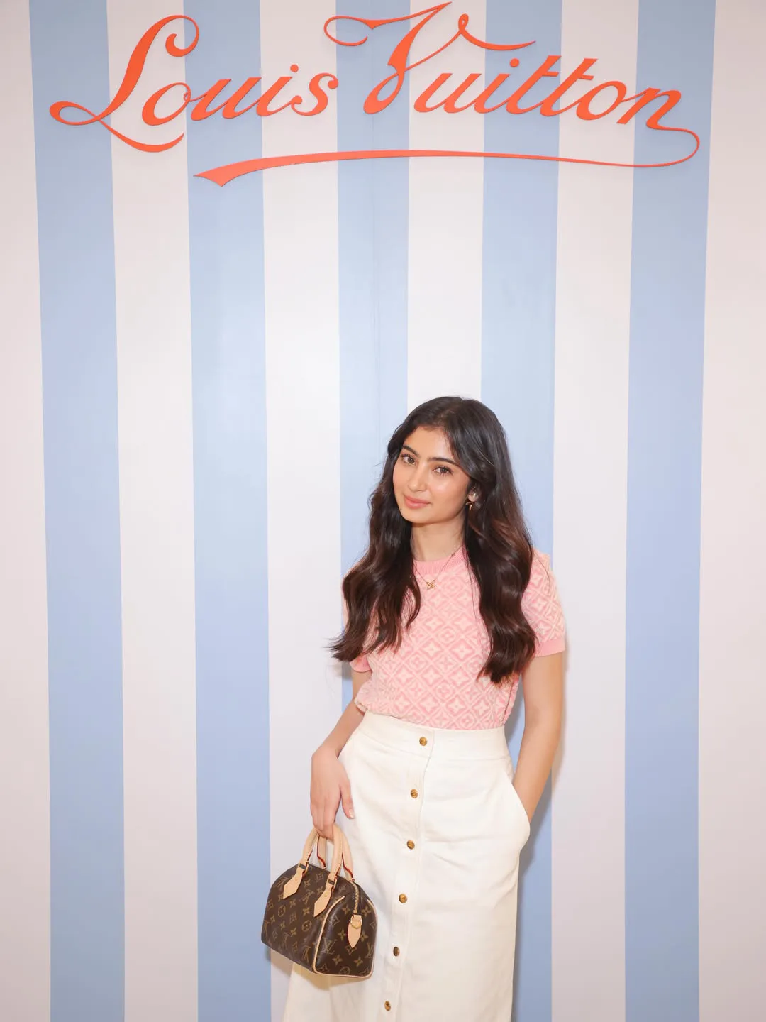 Dhurandhar heroine Sara Arjun looks cute while eating ice cream