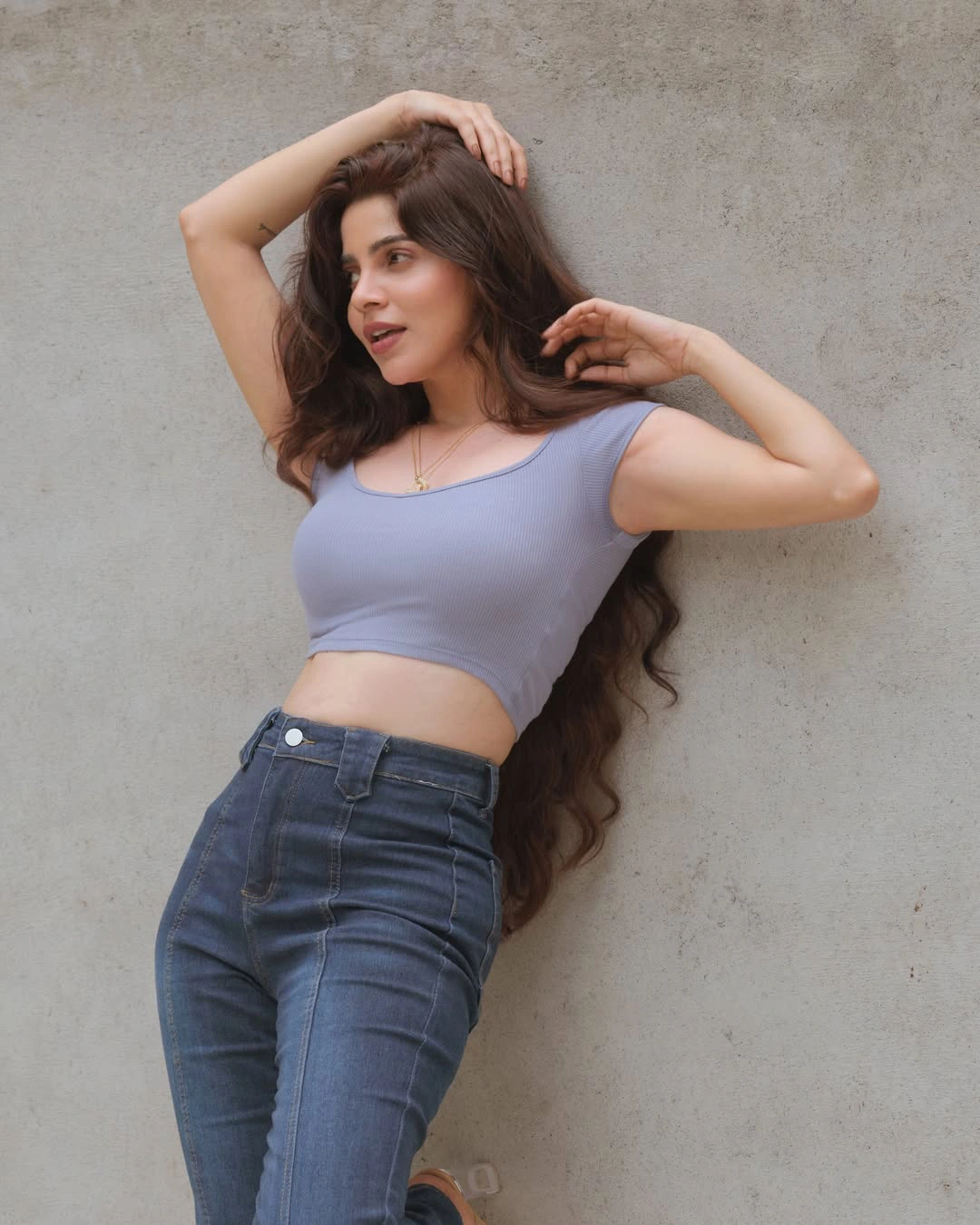 Divyabharathi Dazzling Looks in Jeans