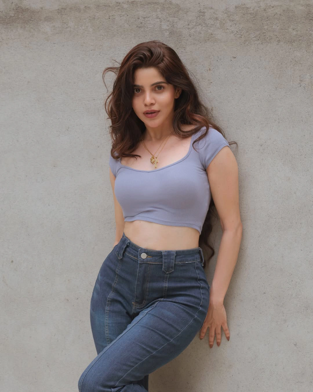 Divyabharathi Dazzling Looks in Jeans