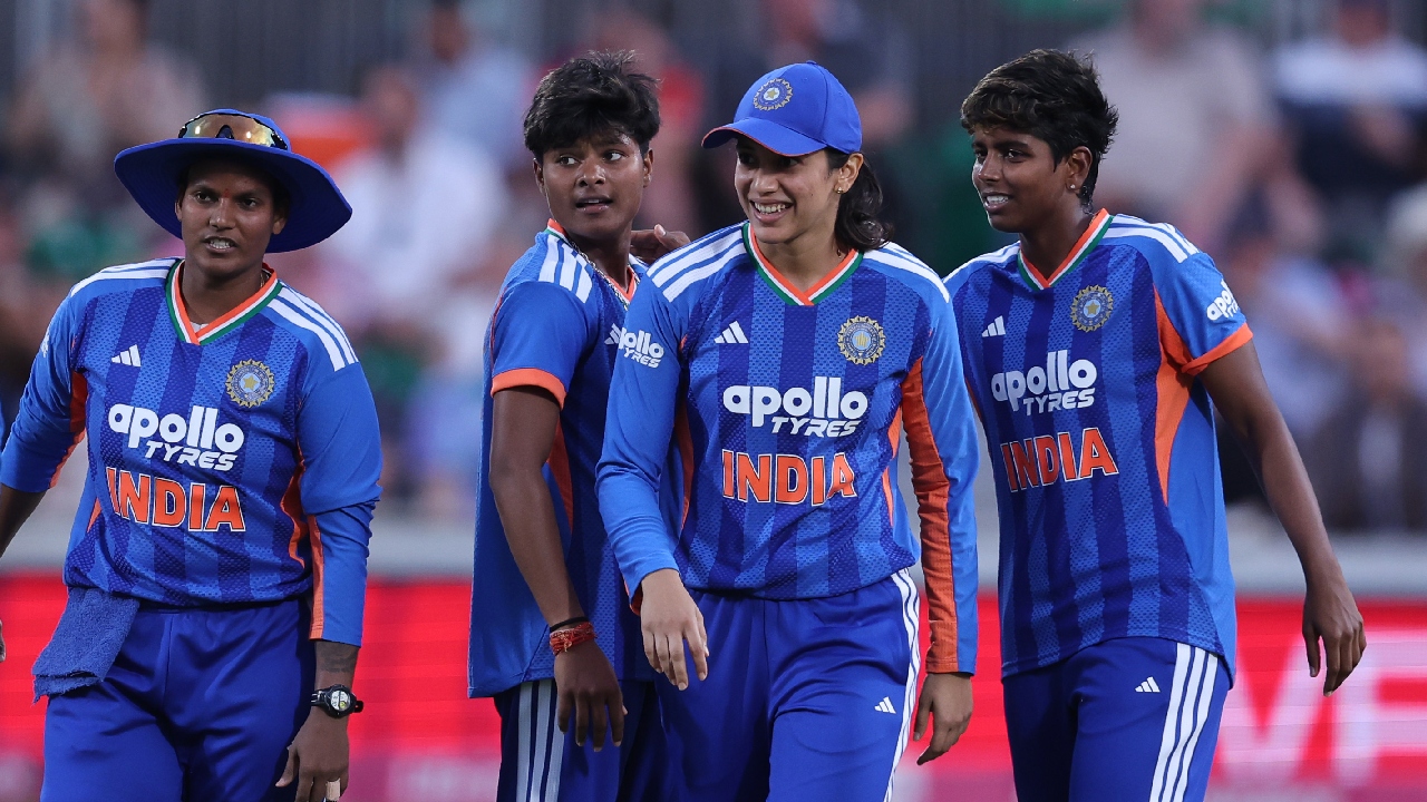 ENG-w vs IND-w : భార‌త మ‌హిళ‌ల శుభారంభం.. తొలి టీ20లో ఇంగ్లాండ్ పై ఘ‌న విజ‌యం