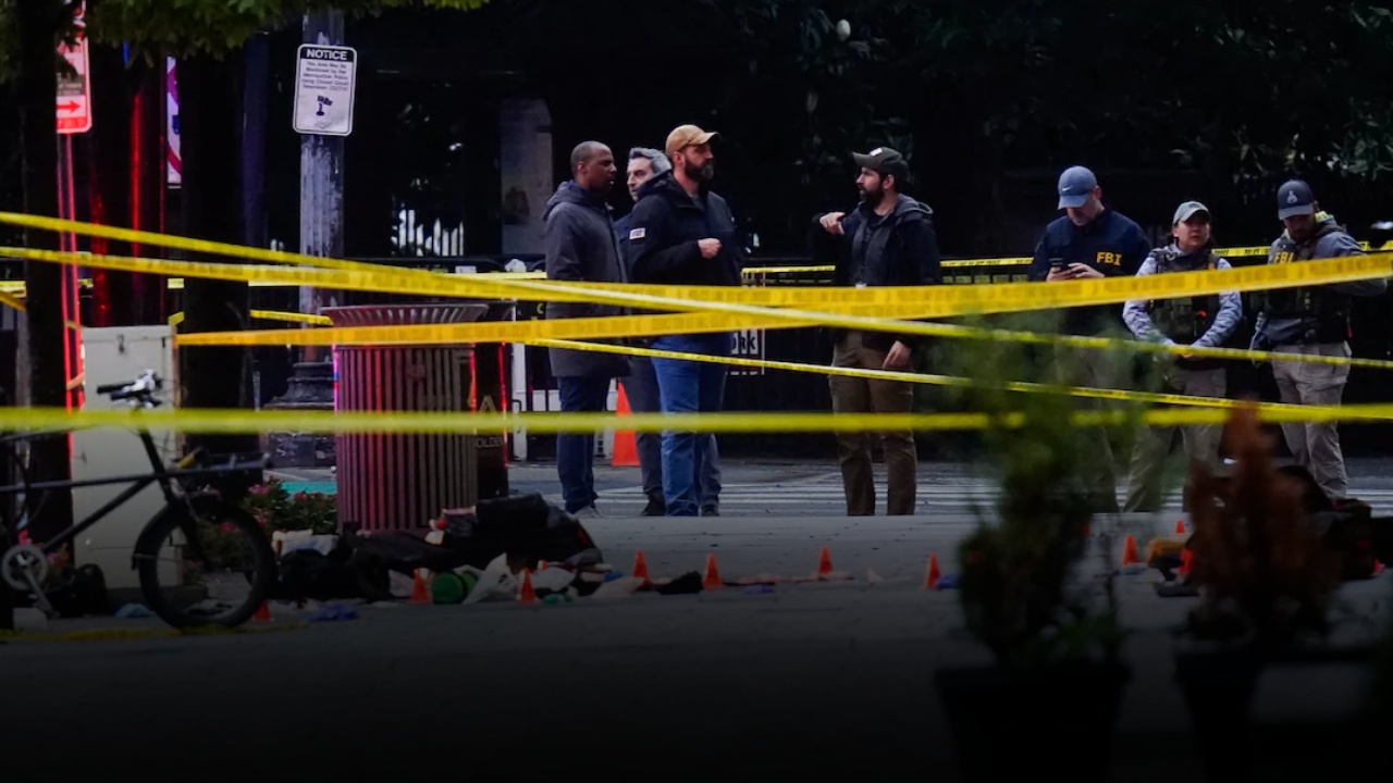 Gunfire Near White House : వైట్‌హౌస్ సమీపంలో కాల్పుల కలకలం.. దుండగుడు దూసుకొచ్చి బ్యాగులో నుంచి తుపాకీ తీసి.. వైట్‌హౌస్‌లోనే ట్రంప్..