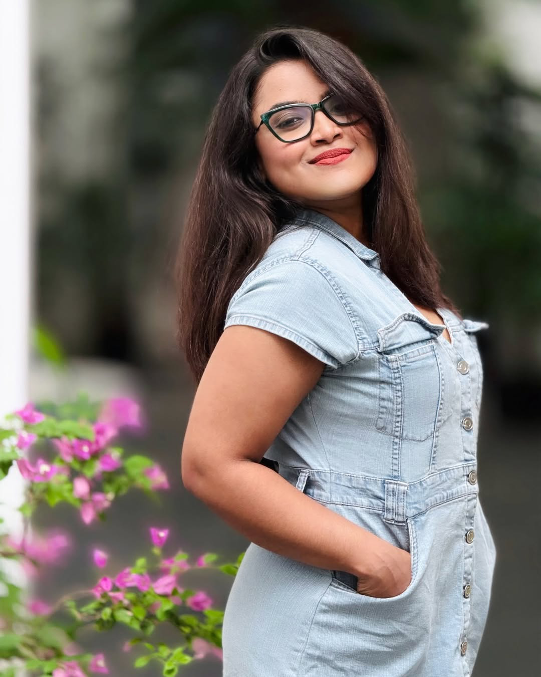 Hallallallo song Singer Rakshita Suresh stunning photos