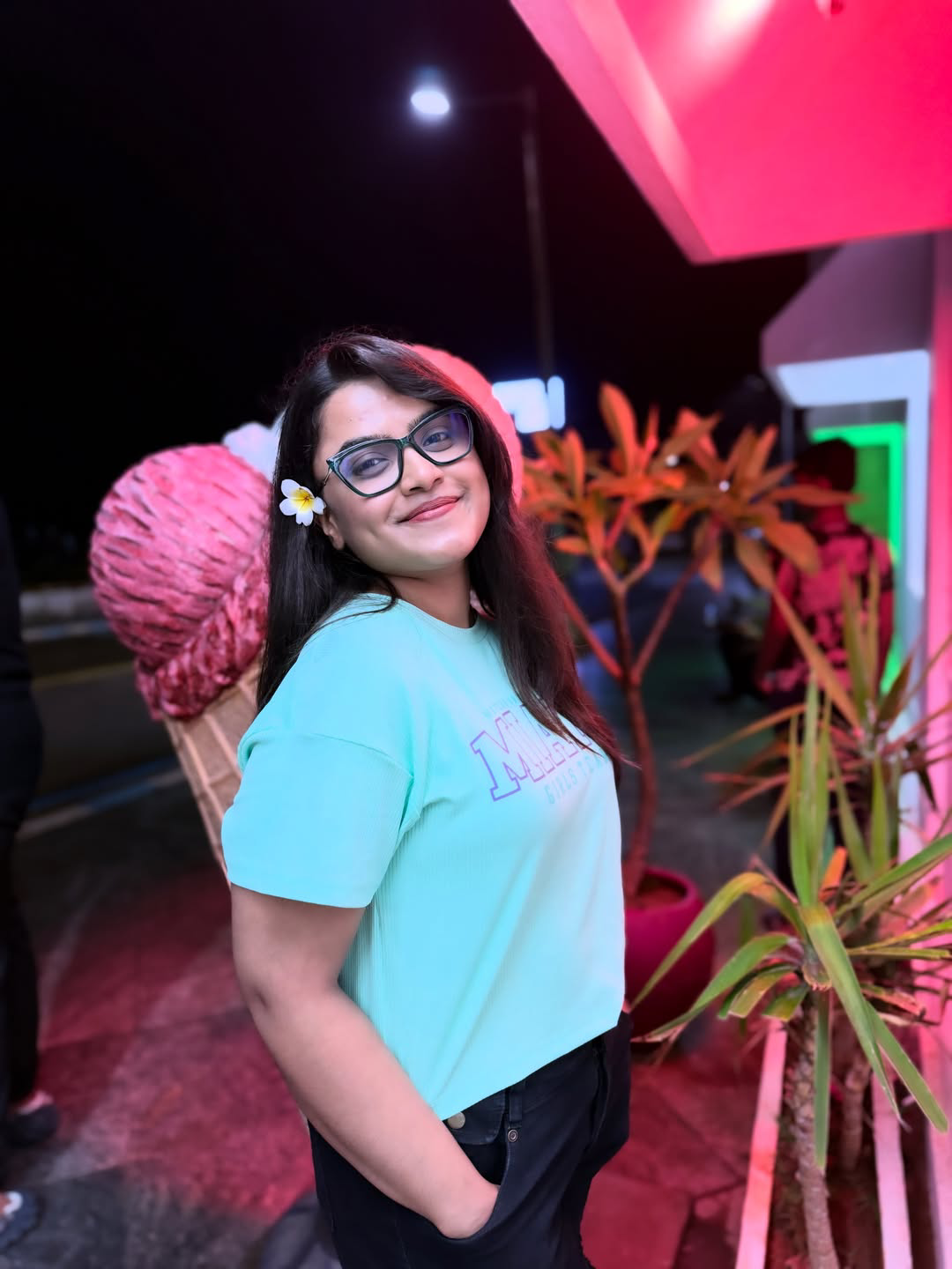Hallallallo song Singer Rakshita Suresh stunning photos