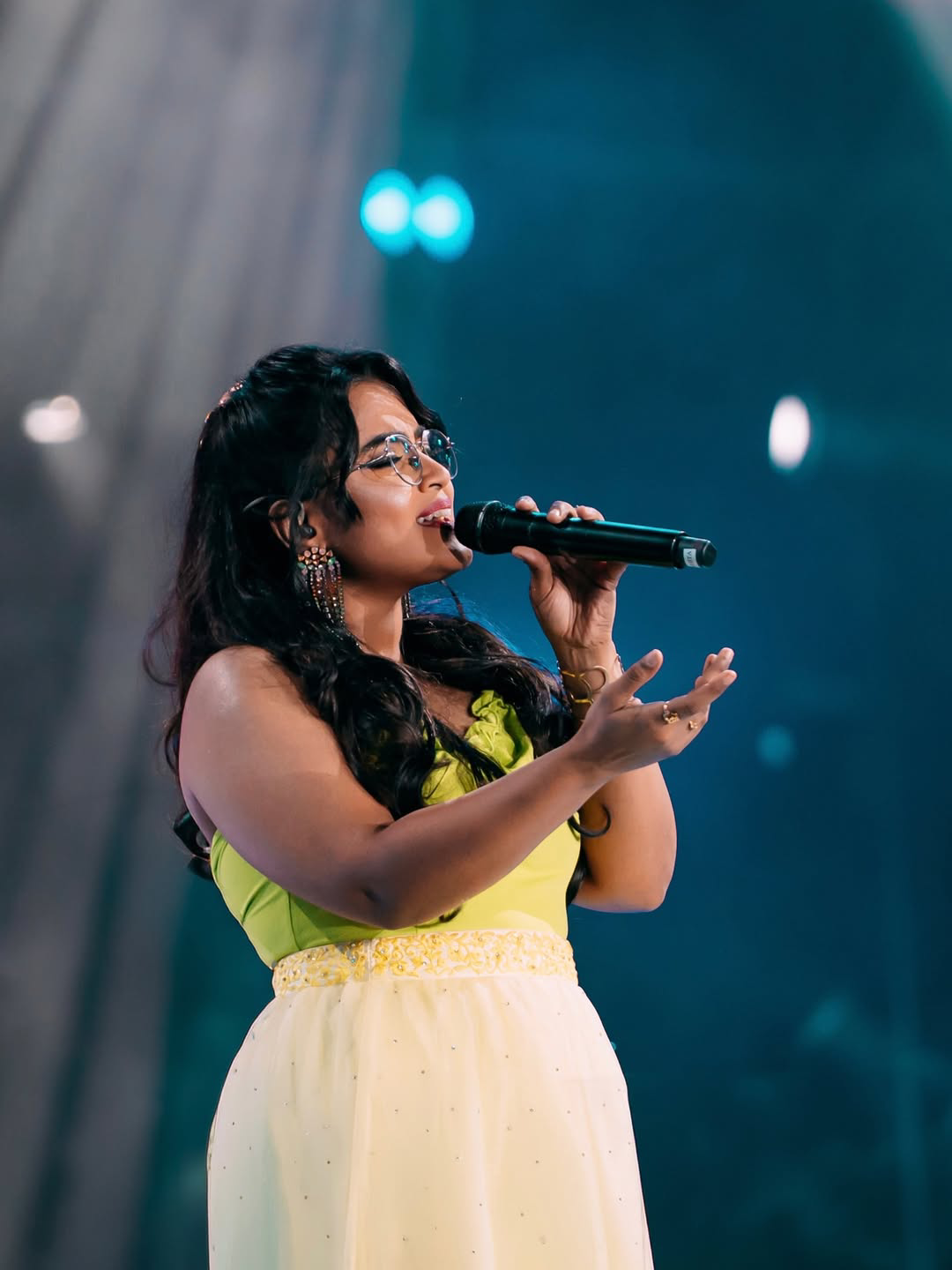 Hallallallo song Singer Rakshita Suresh stunning photos