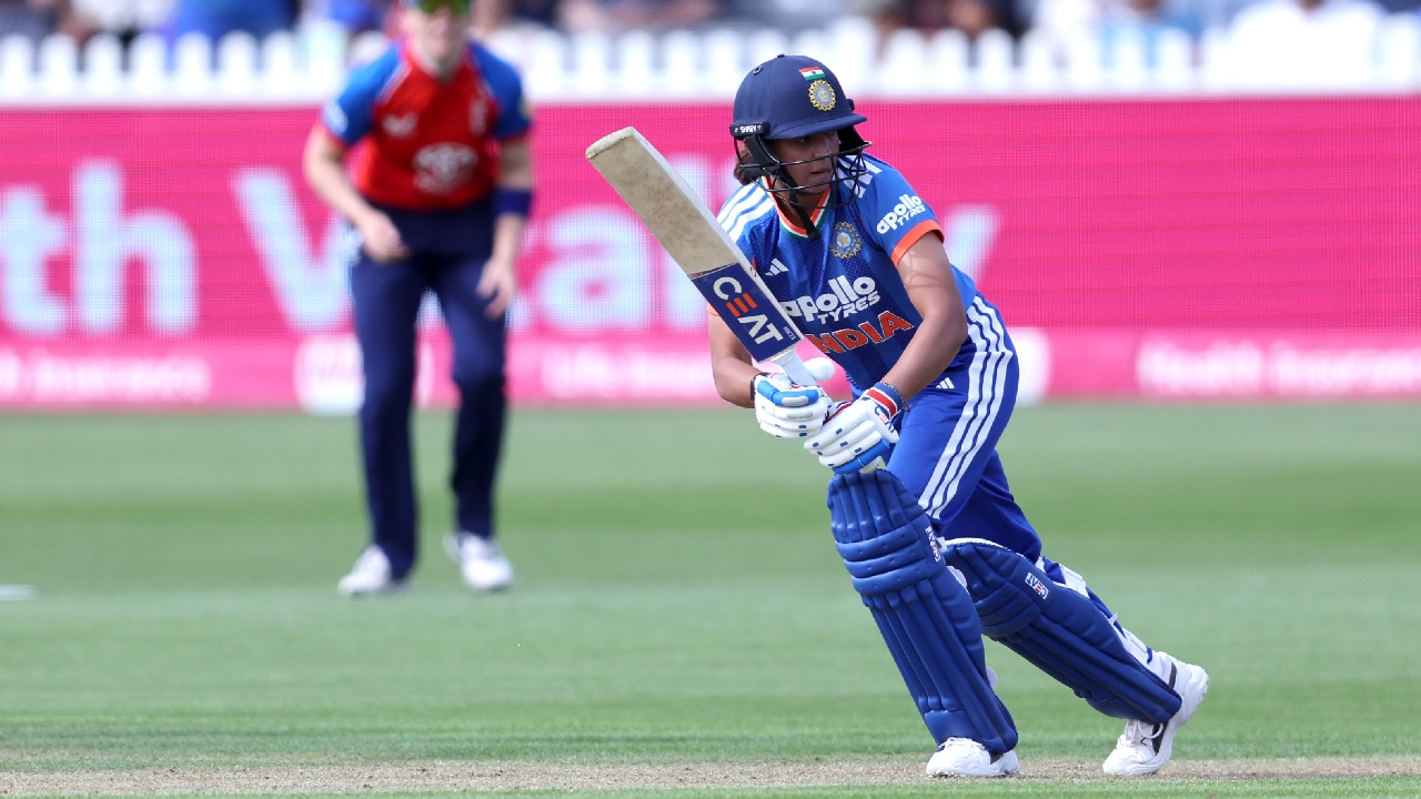 Harmanpreet Kaur : టీ20ల్లో హ‌ర్మ‌న్ ప్రీత్ కౌర్ అరుదైన ఘ‌న‌త‌..