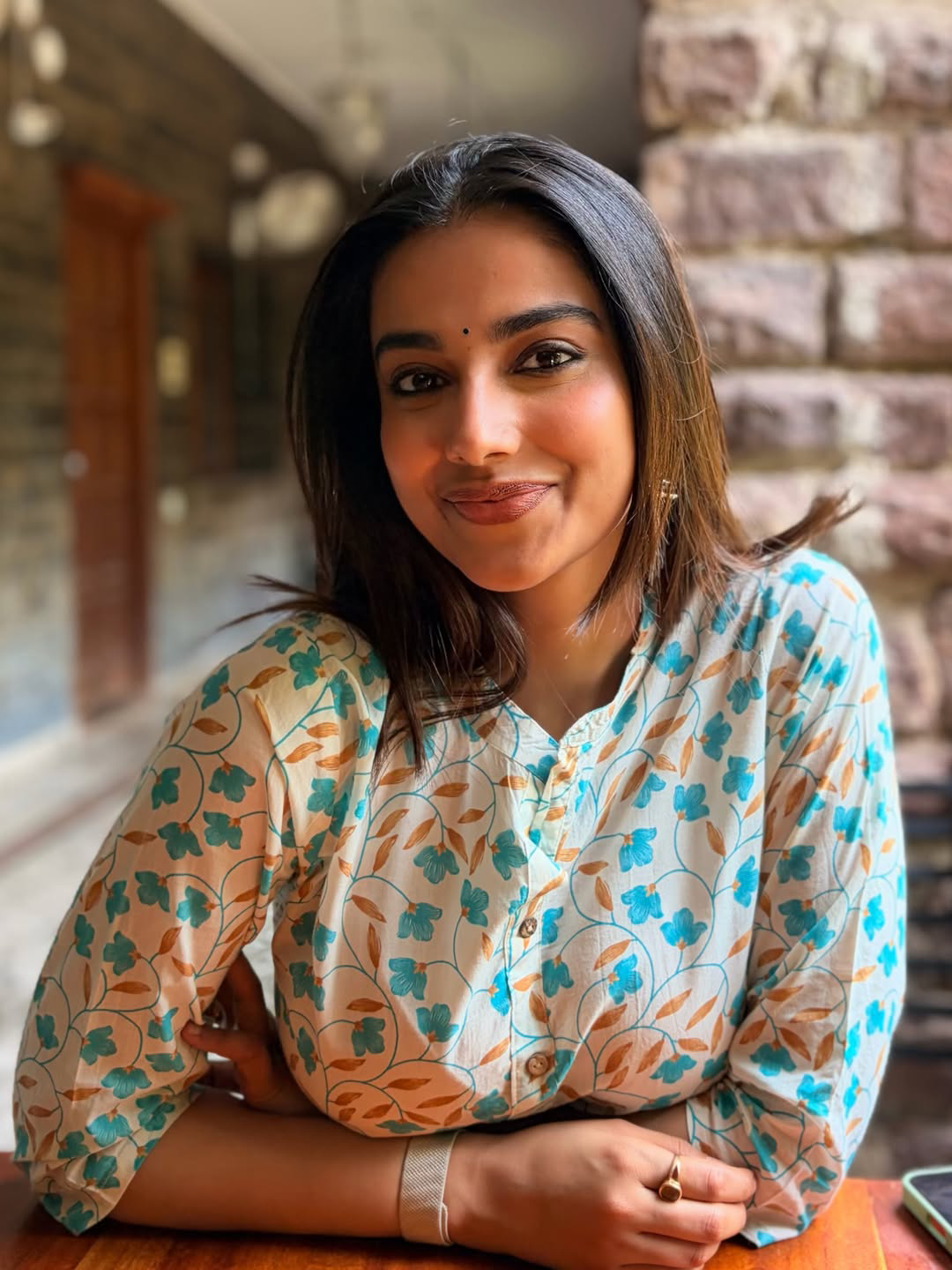 Heroine Meenakshi chaudhary latest photo gallery