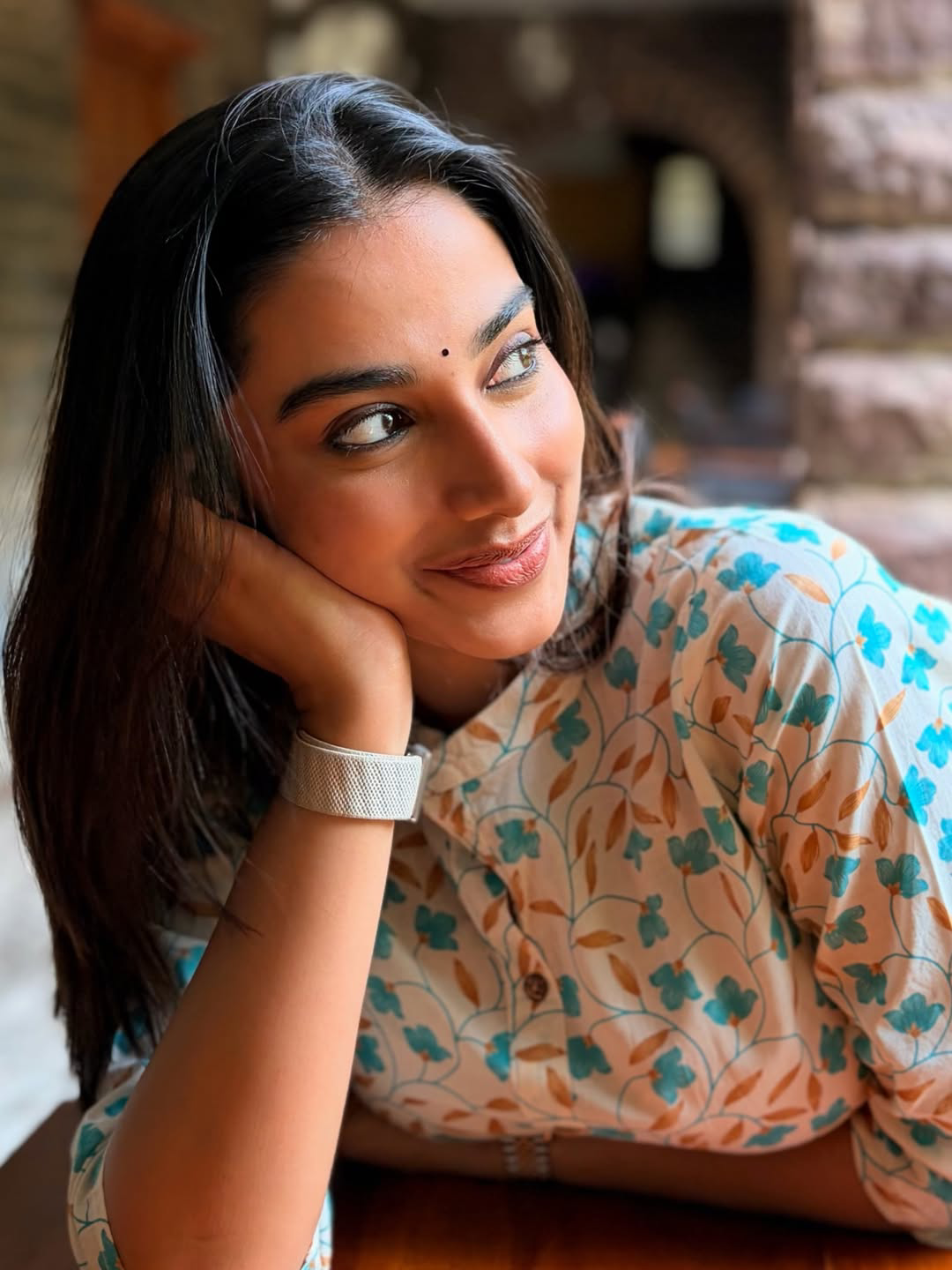 Heroine Meenakshi chaudhary latest photo gallery