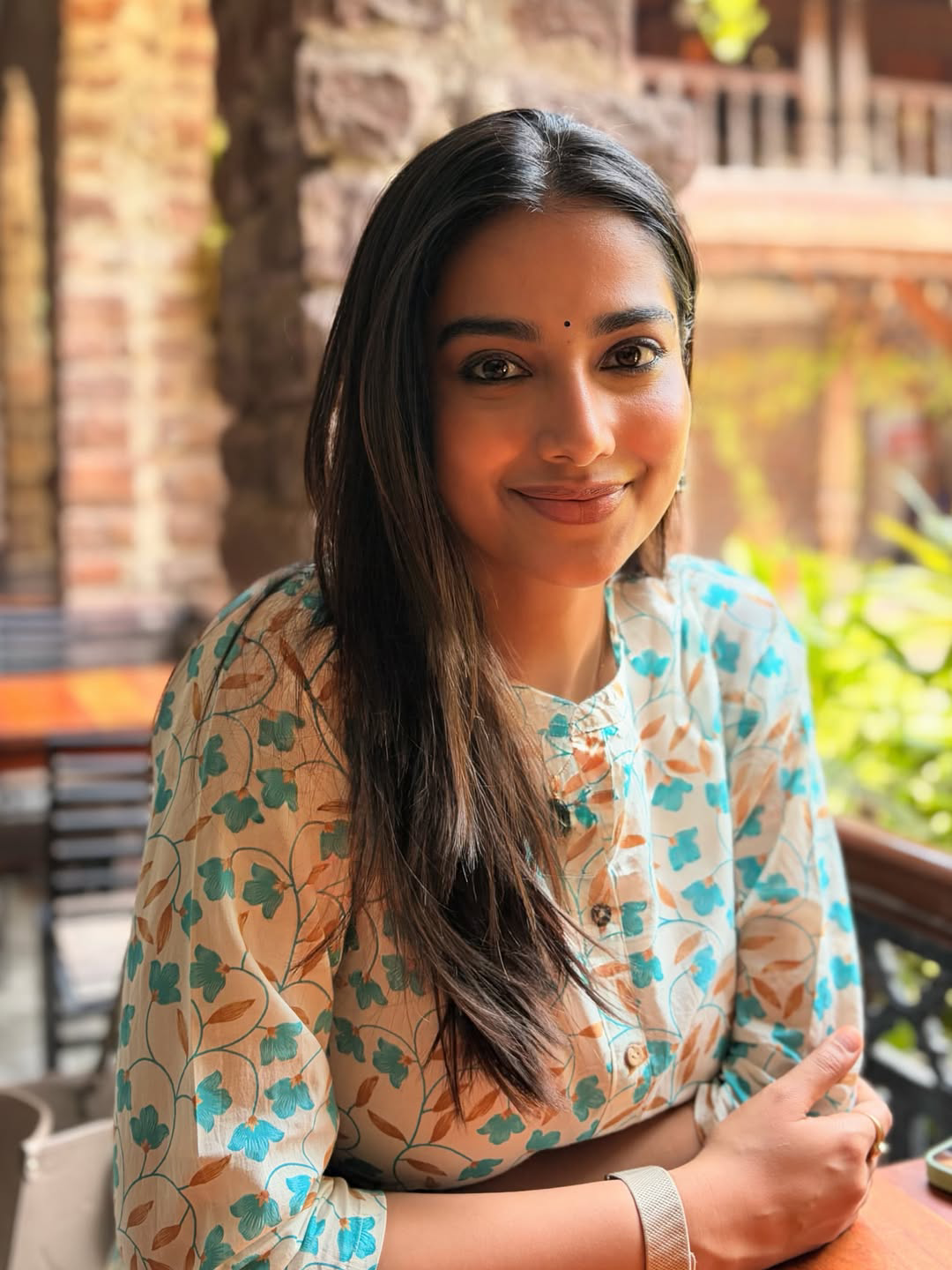 Heroine Meenakshi chaudhary latest photo gallery
