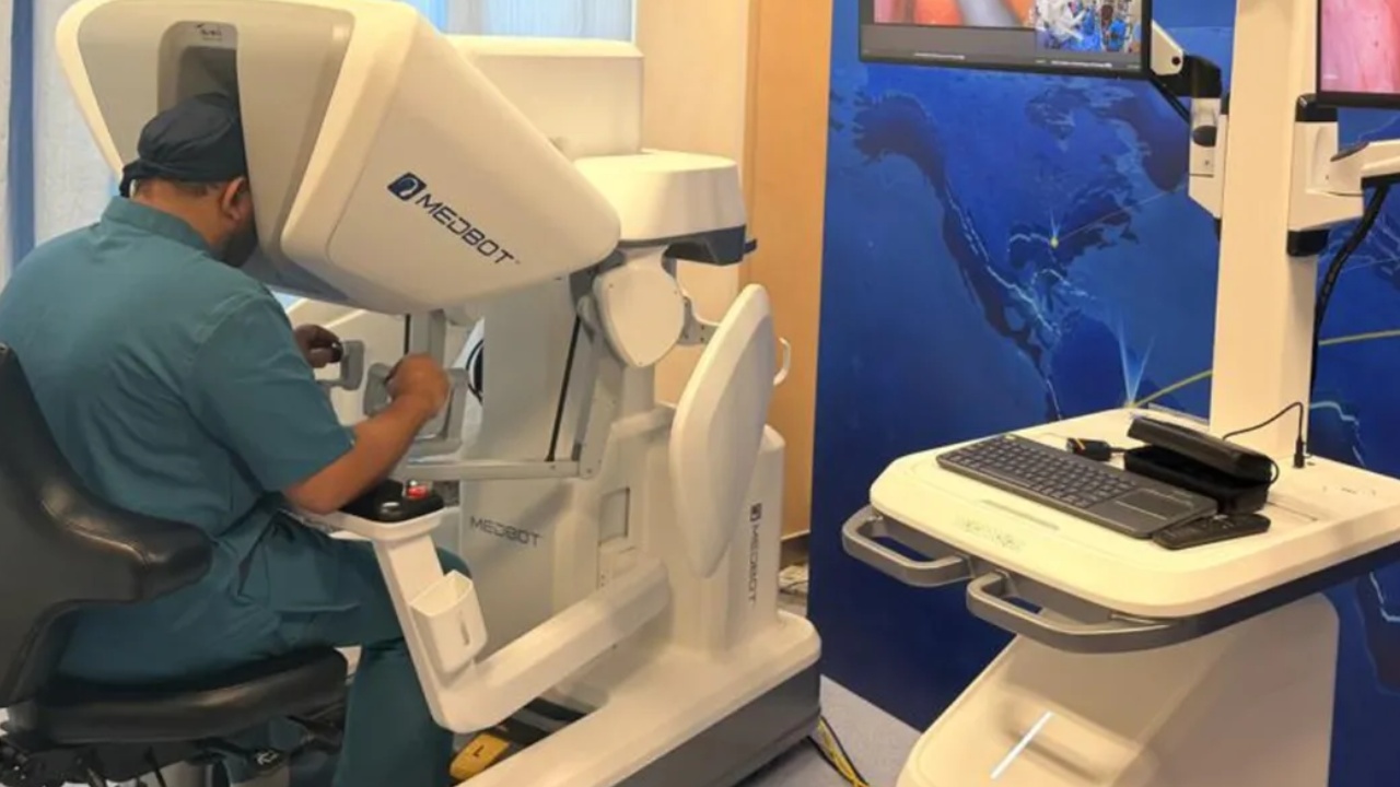 India China Robotic Surgery : వైద్యరంగంలో సరికొత్త చరిత్ర.. చైనాలో వైద్యుడు.. హైదరాబాద్‌లో రోగికి రోబోటిక్ సర్జరీ..! 90 నిమిషాల్లో పూర్తి