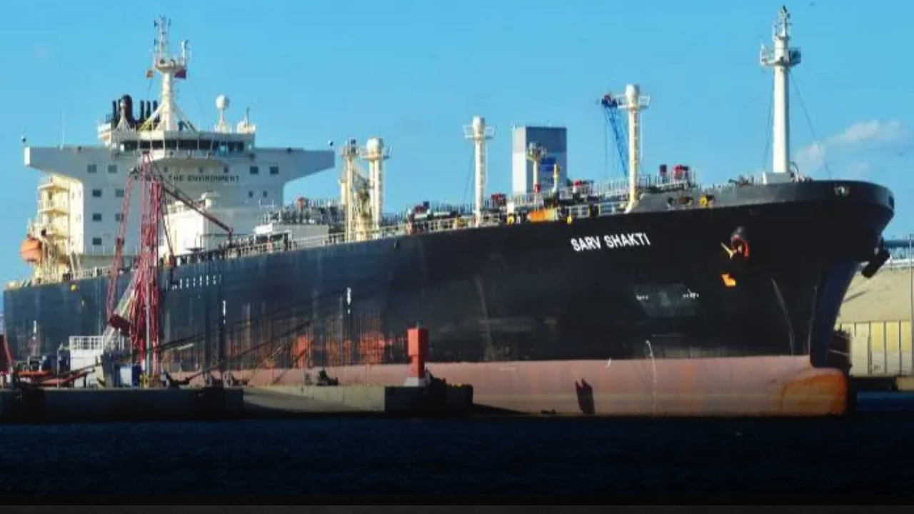 LPG Tanker : గుడ్‌న్యూస్.. గ్యాస్ కష్టాలు తీరబోతున్నాయ్.. హర్మూజ్‌ను దాటేసిన భారత నౌక.. ఎన్ని మెట్రిక్ టన్నుల ఎల్సీజీ వస్తుందో తెలుసా?