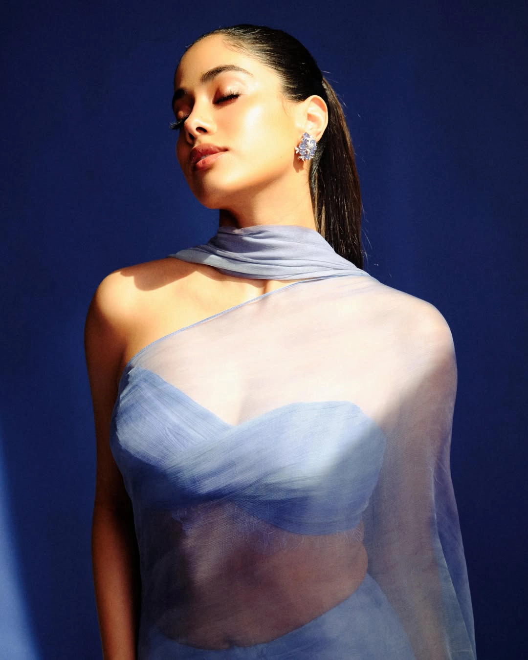 Janhvi Kapoor Looks in Transparent Saree