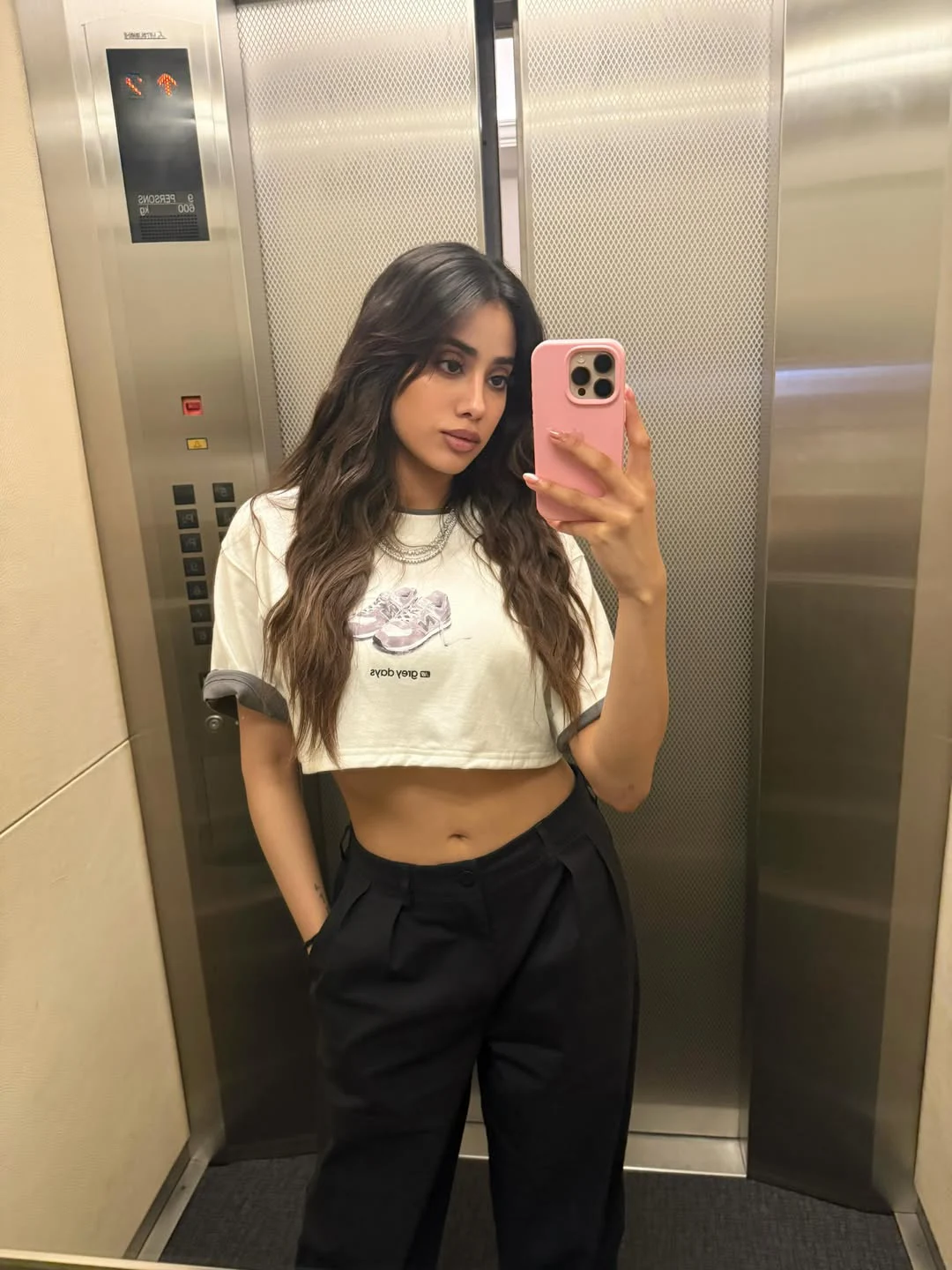 Janhvi Kapoor Stylish Looks