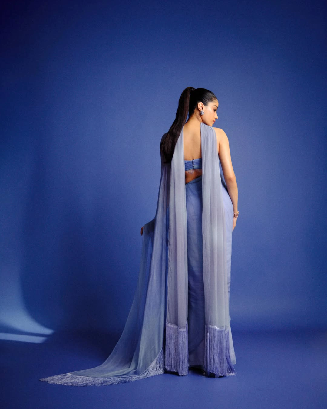 Janhvi Kapoor Looks in Transparent Saree