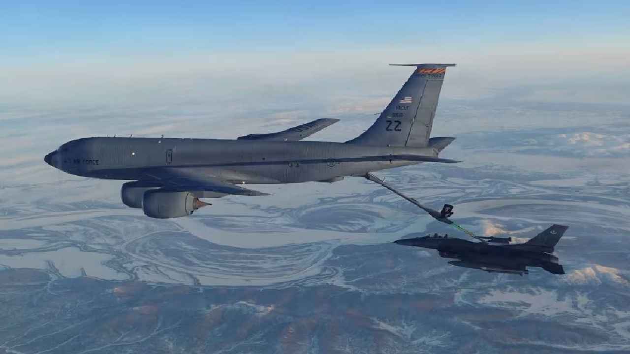 KC-135 Stratotanker Missing: ఇరాన్ సమీపంలో అమెరికా సైనిక విమానం అదృశ్యం.. అసలేం జరిగింది? KC-135 స్ట్రాటో ట్యాంకర్ ప్రత్యేకతలివే..