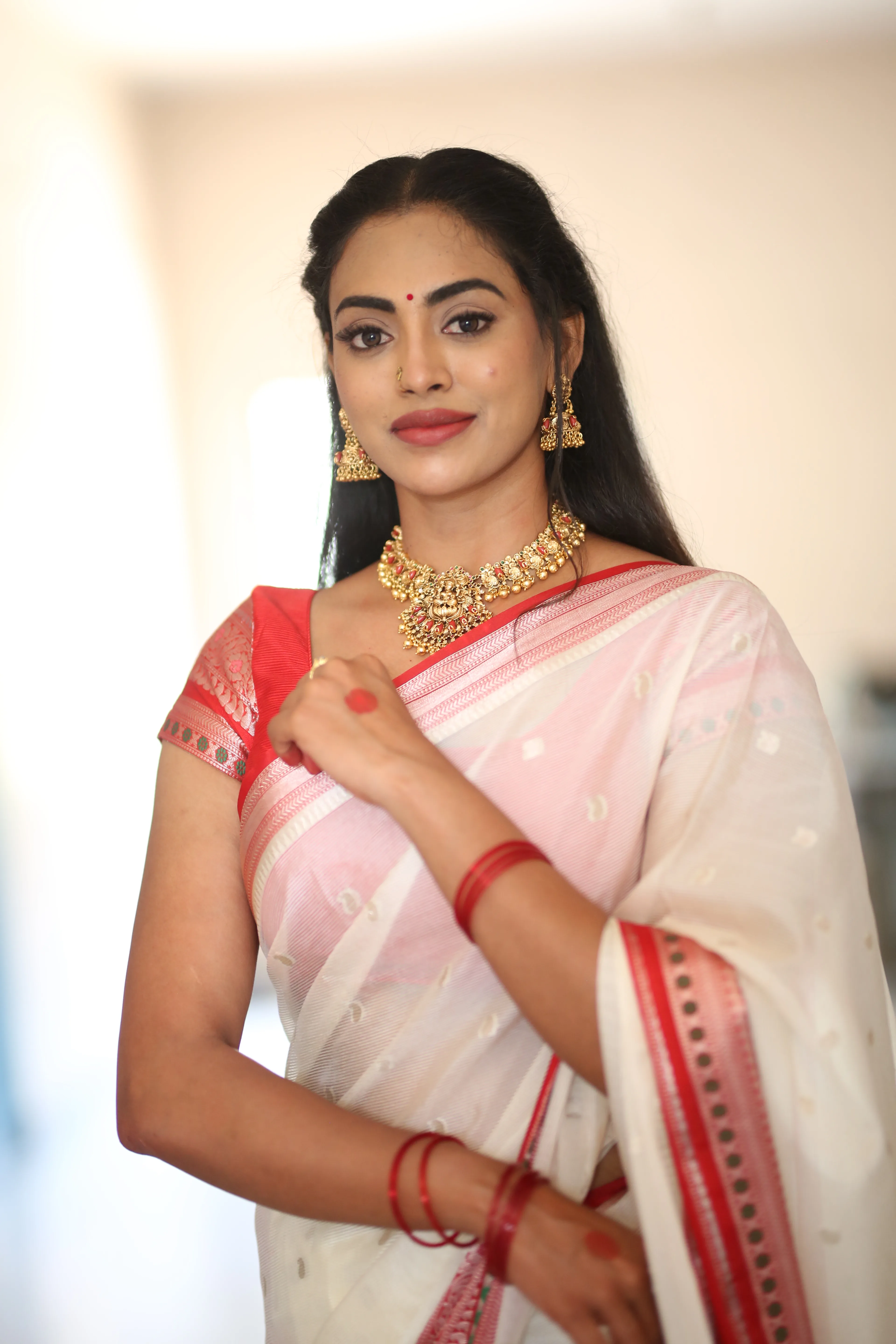 Kamakshi Bhaskarla at Agada movie teaser release event