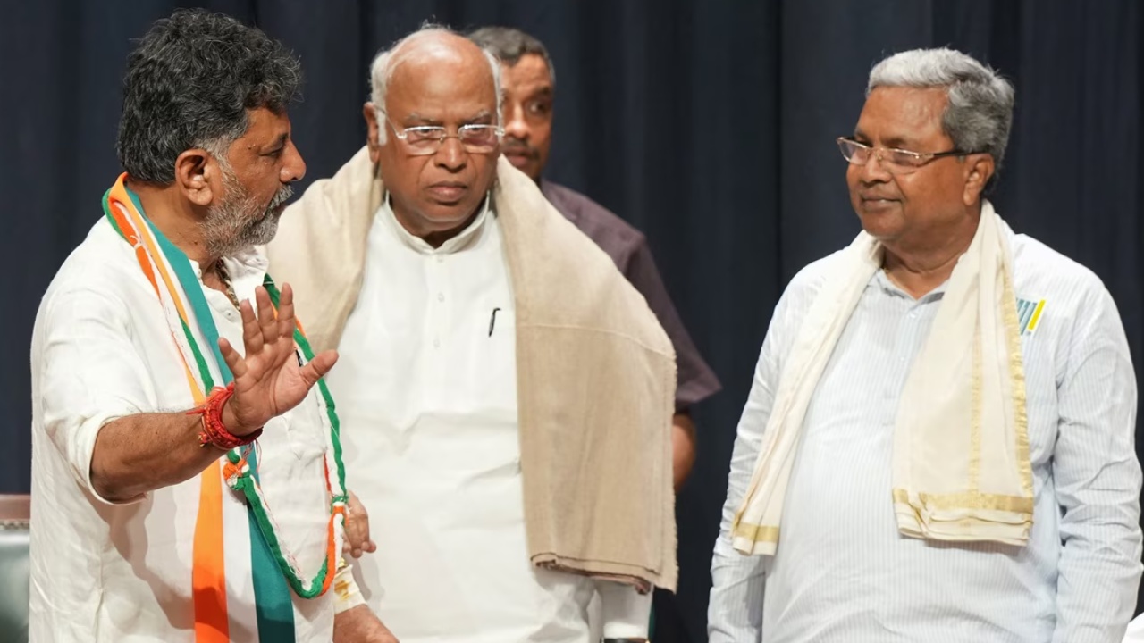Karnataka Politics : కర్ణాటక పాలిటిక్స్‌లో బిగ్ ట్విస్ట్.. సీఎం కుర్చీపై కొనసాగుతున్న హైడ్రామా.. సిద్ధరామయ్య డిమాండ్ అదేనా? అదేజరిగితే రేపే రాజీనామా..
