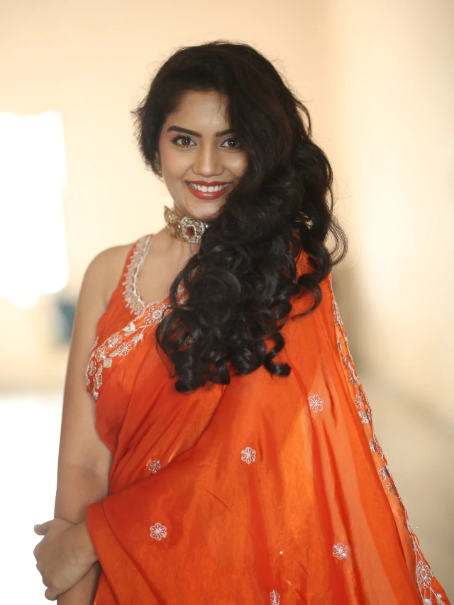 Karuunaa Bhushan Stunning Looks in Saree