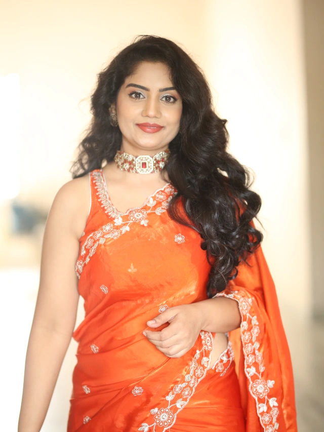 Karuunaa Bhushan Stunning Looks in Saree
